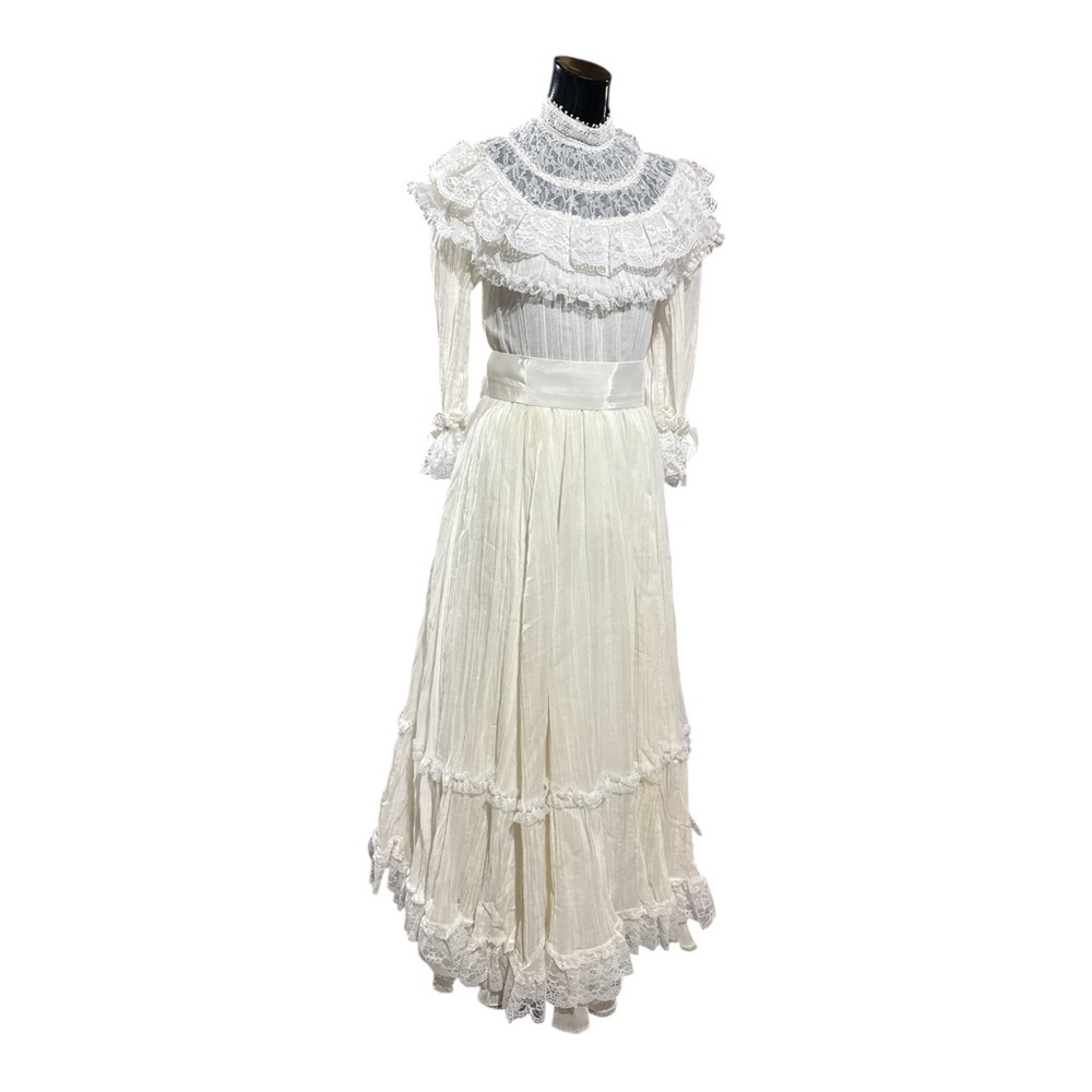1970s Gunne Sax Wedding Dress with matching glovettes prairie, vintage